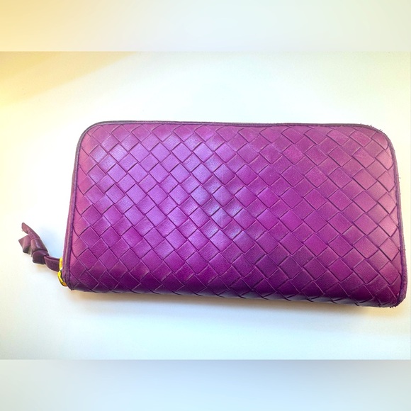 Bottega Veneta Handbags - Bottega Veneta Clutch Bottega Veneta Orchid Intrecciato Zip Rare Purple wallet